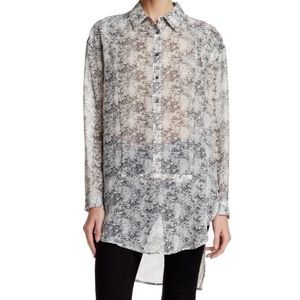 Ro & De Black And White Print Long Sleeve Longline Button Up Blouse Size Large